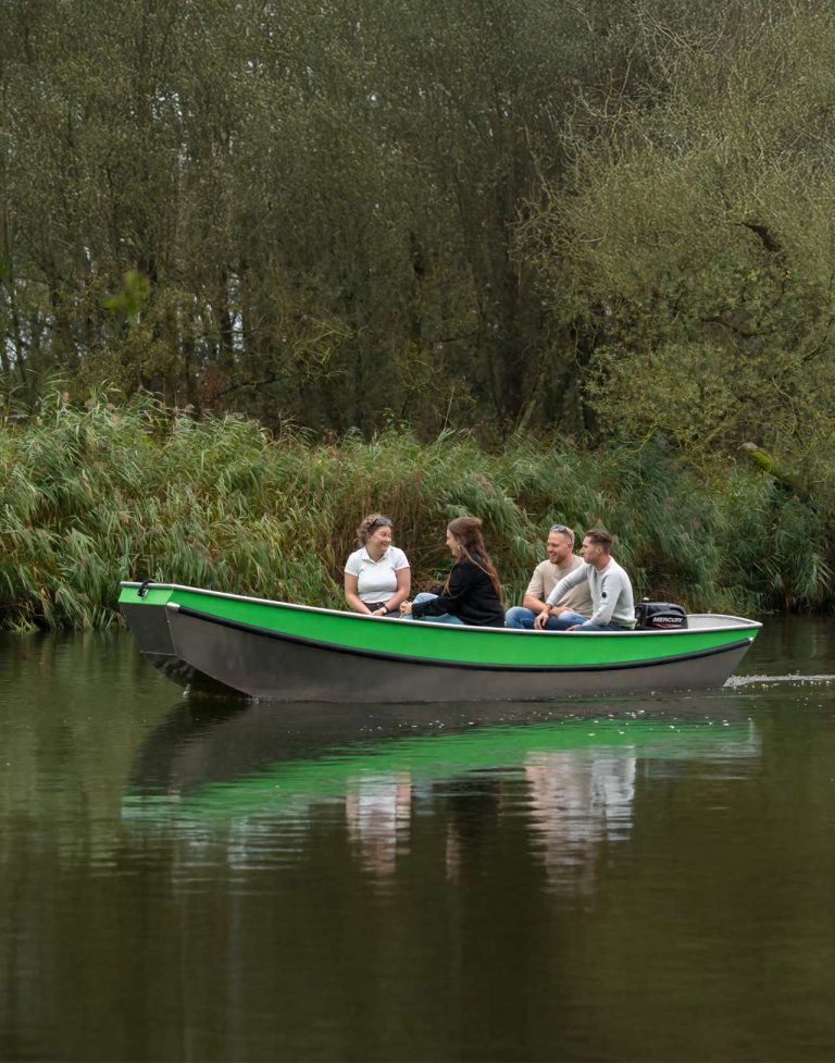 Motorboot huren om te varen in de Biesbosch